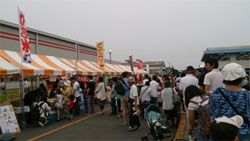 Refreshment booths hosted by the Ryugasaki Chamber of Commerce were a success!
