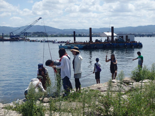 Watching the start of the dragon boat race while fishing