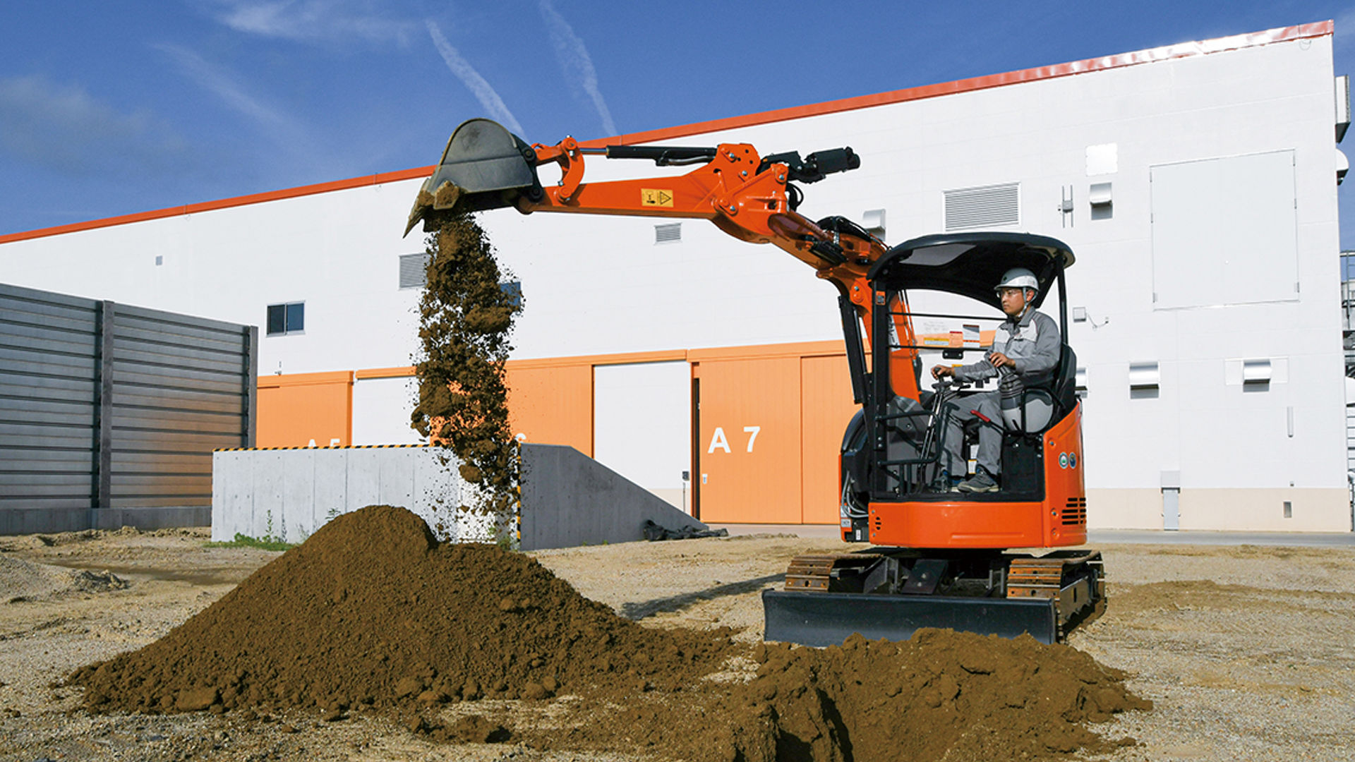 小さな建機、大きな可能性 - 日立建機