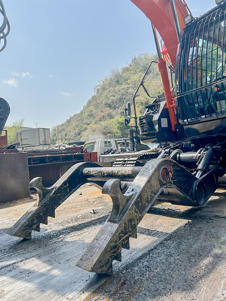 ZX135US-6 有限会社部品センター広島様 - 日立建機日本