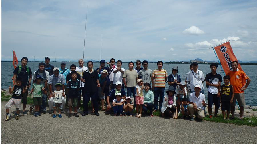 Hitachi Construction Machinery Tierra families that participated in the Lake Biwa Fishing Tournament to Eradicate Non-native Invasive Fish