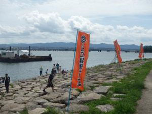 Cheering with the orange company flag at the starting point for the dragon boats