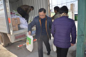 Unloading comfort articles with villagers