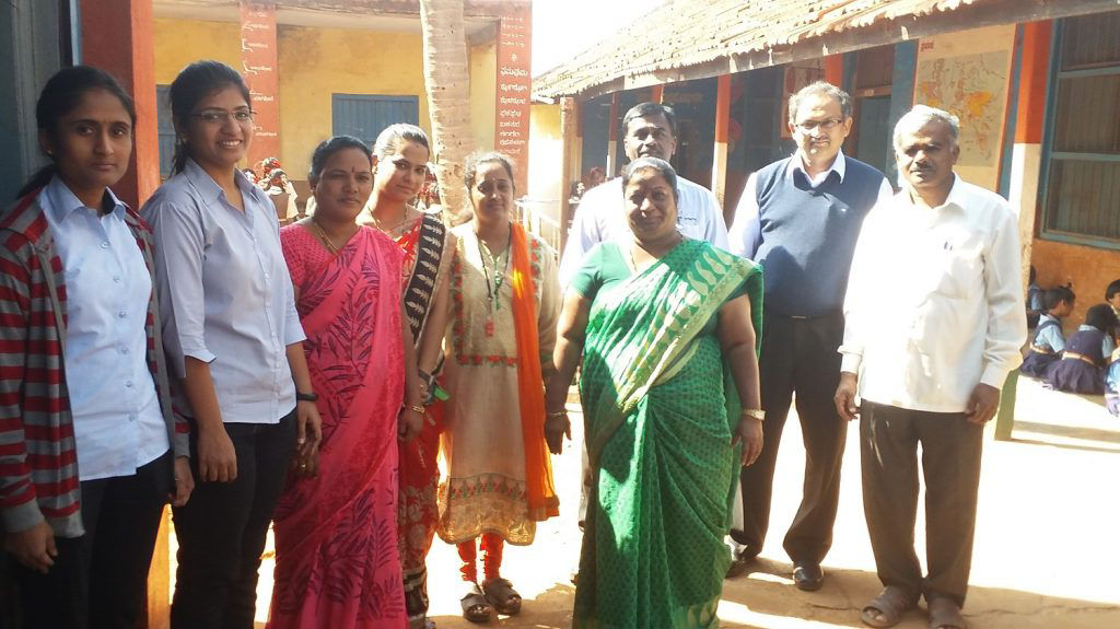 THCM 2 female volunteers (left side two), THCM male members (2nd and 3rd from the right) and senior faculty members of the school