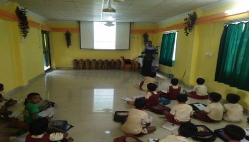 Children attending e-learning sessions