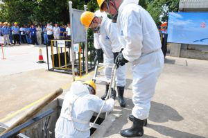 Measuring oxygen levels from inside the reservoir