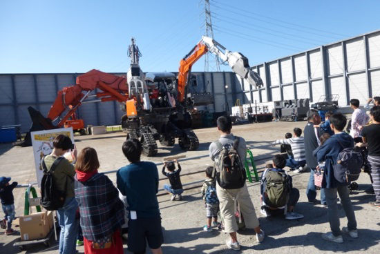 The audience impressed by the demonstration by the four-leg double-arm crawler-type excavator concept machine