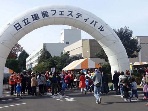 Visitors formed a long line at the entrance gate