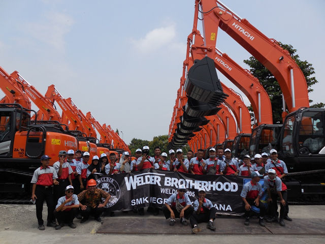 Commemorative photo with Kersana Brebes High School Students