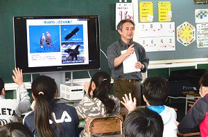 Talk by Mr. Murose of the Wild Bird Society of Japan on sea eagles and the food chain