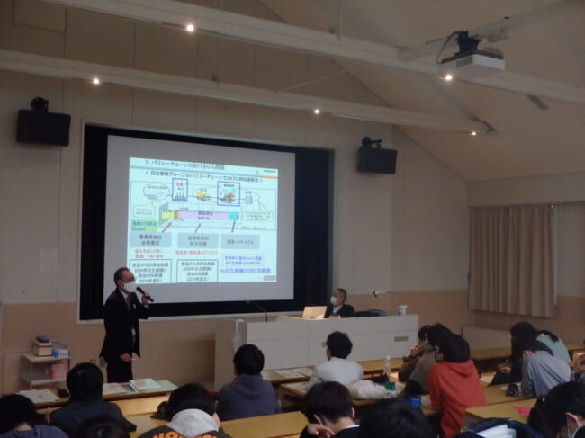 日立建機ティエラ講師による講義の様子