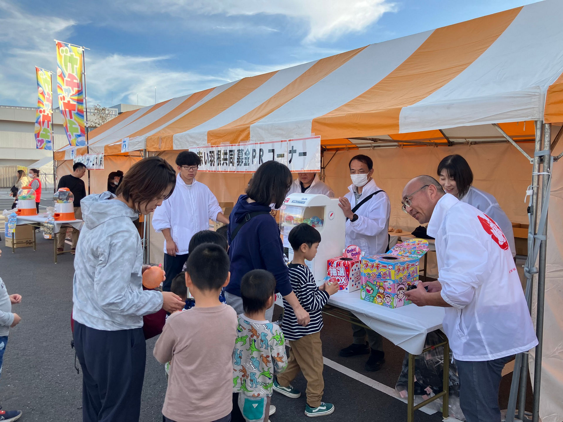 地域の物産・軽食など多数の出店