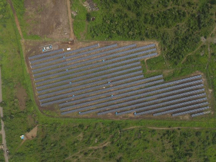 エナパークグループの太陽光発電所（インド・マハーラーシュトラ州）