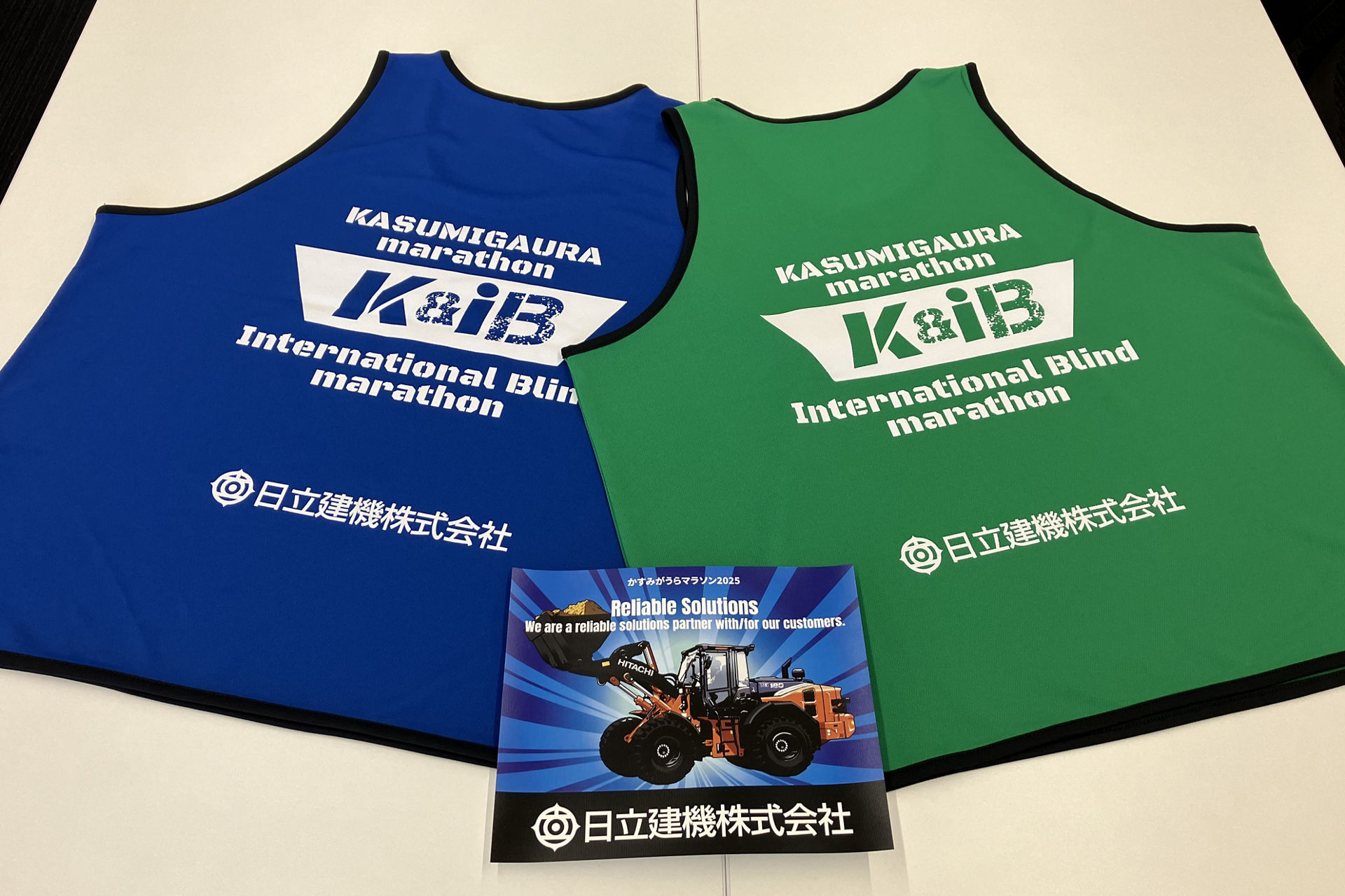 日立建機オリジナルの応援グッズ（ゼッケン）