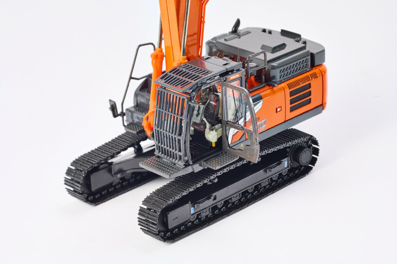 日立建機日本、数量限定「ZX350LCK-7 マルチブーム仕様機」ミニチュア