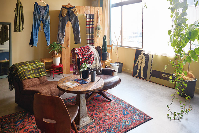 クラフト感のある工房内は西海岸風の雰囲気。