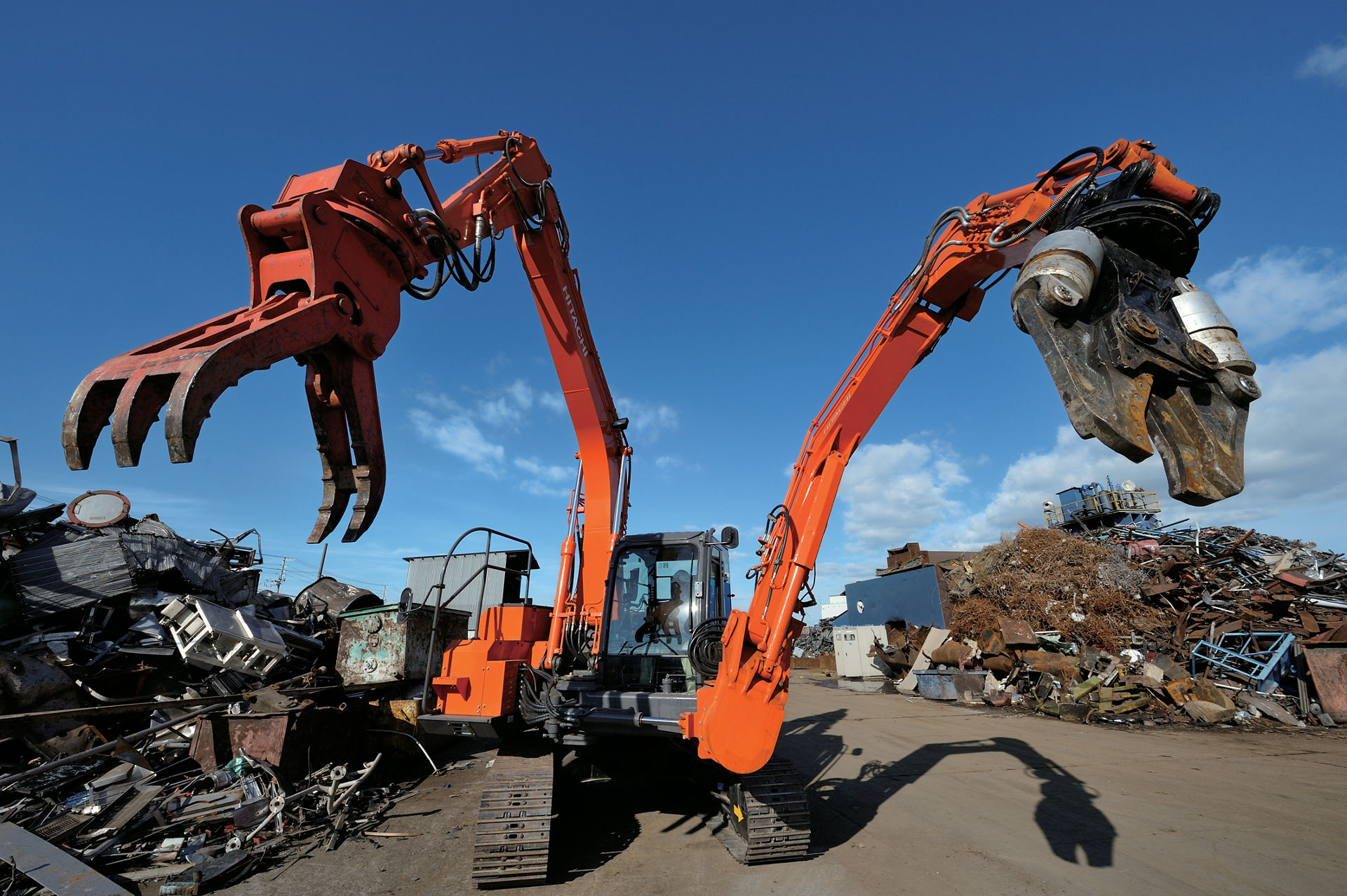 Launched ASTACO NEO ZX135TF-3, a culmination of Hitachi Construction Machinery’s robot technologies.