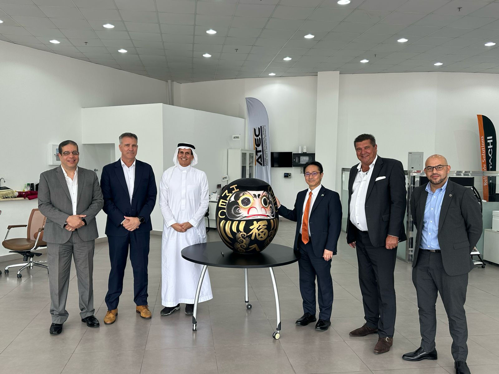 The painting of the second eye on the Daruma Doll symbolizes the commencement of our project agreed with Hitachi Construction Machinery Middle East Corporation FZE.