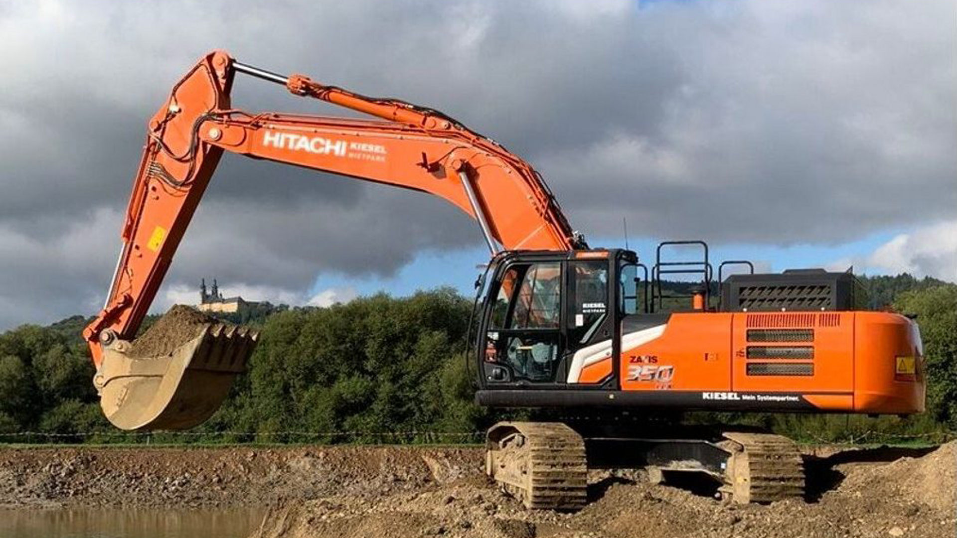 Zaxis-7 rental machine impresses at Banz Abbey - HitachiCM Europe
