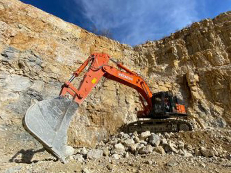 French quarry receives a powerful and precise new ZX530-7