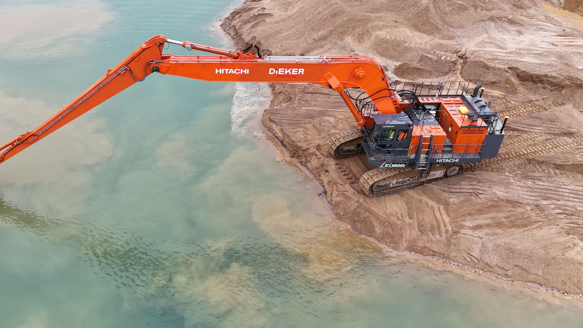 エディカ Hitachi EX1200-7 is perfect for demanding underwater project