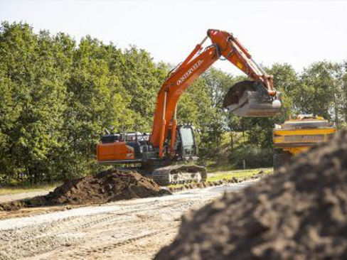 First ZX490LCH-7 in Europe delights operator and dealer in First ZX490LCH-7 in Europe delights operator and dealer in