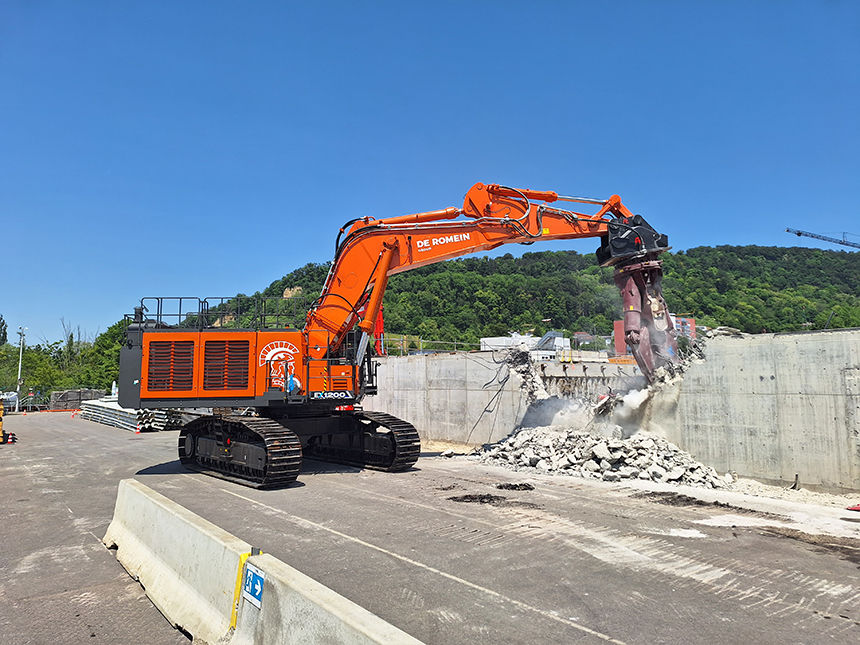 Hitachi EX1200-7 van De Romein Groep