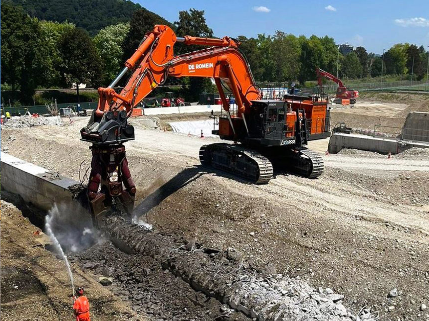 Hitachi graafmachine van De Romein Groep