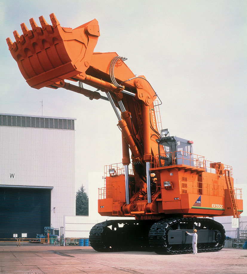 Developed EX5500 Ultra-large Hydraulic Excavator, the largest in the world (at the time).
