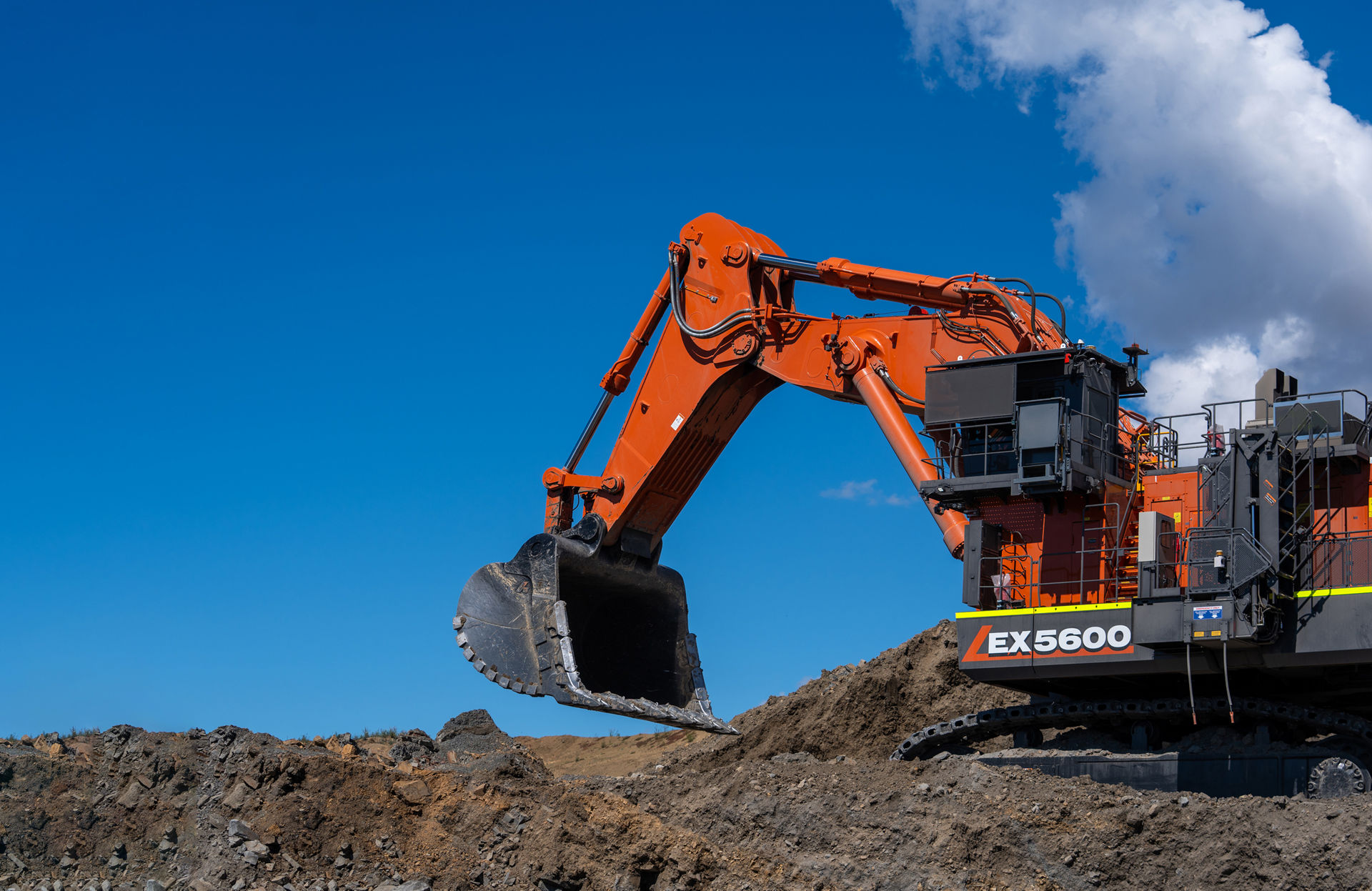 EX5600-7P Large Excavators - Hitachi Construction Machinery