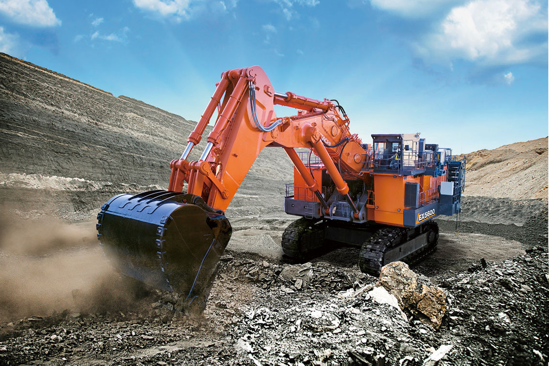 最大掘削力1,480kNを誇る運転質量558tの超大型油圧ショベル。鉱山現場での高い生産性と耐久性で作業効率の最大化に貢献します。