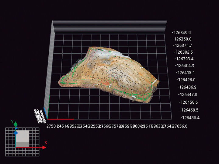 ドローンや3Dスキャナで撮影した画像を合成し、自社で点群データから3次元の設計図面を作成する。