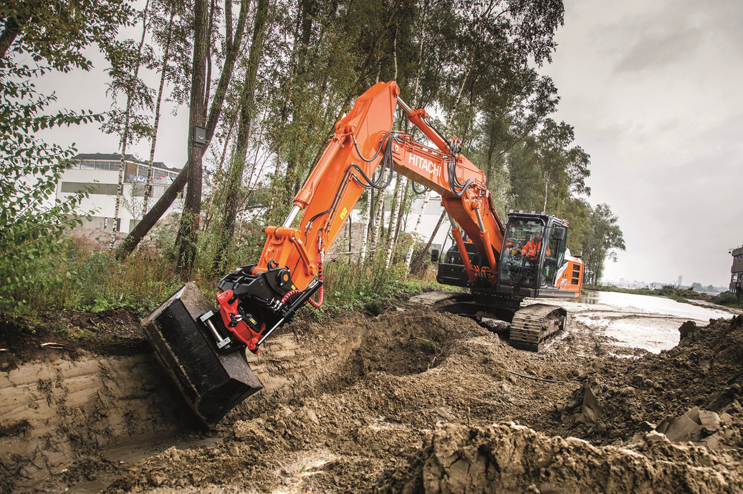 De ZX250-7 is de grootste graafmachine waarmee gewerkt kan worden