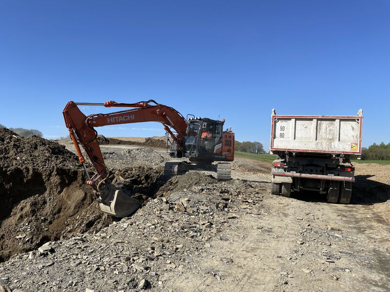 New Zaxis-7 medium excavator delivered to customer in Brittany 