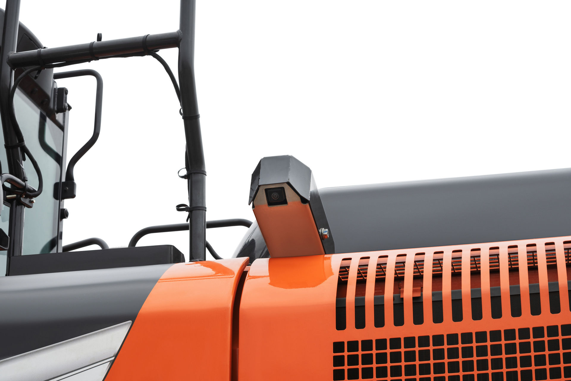 Option : Side View Camera of 270-degree bird’s eye-view camera system installed on left & right side enable operator easily view surroundings condition through the monitor to make sure the operator's safety and security on site.