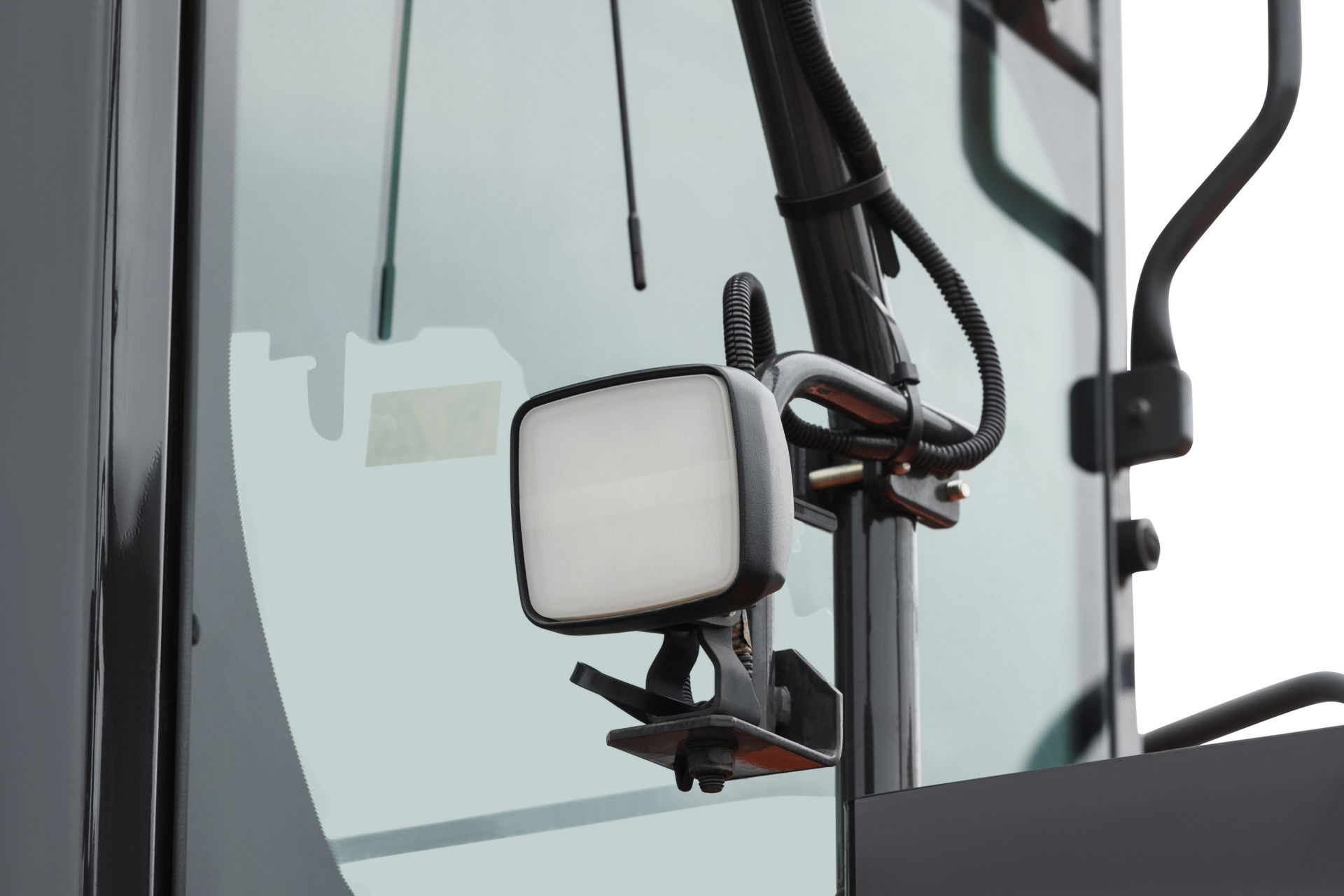 Surrounding lamp to increase safety condition during night operation  *Option: Side view mirror