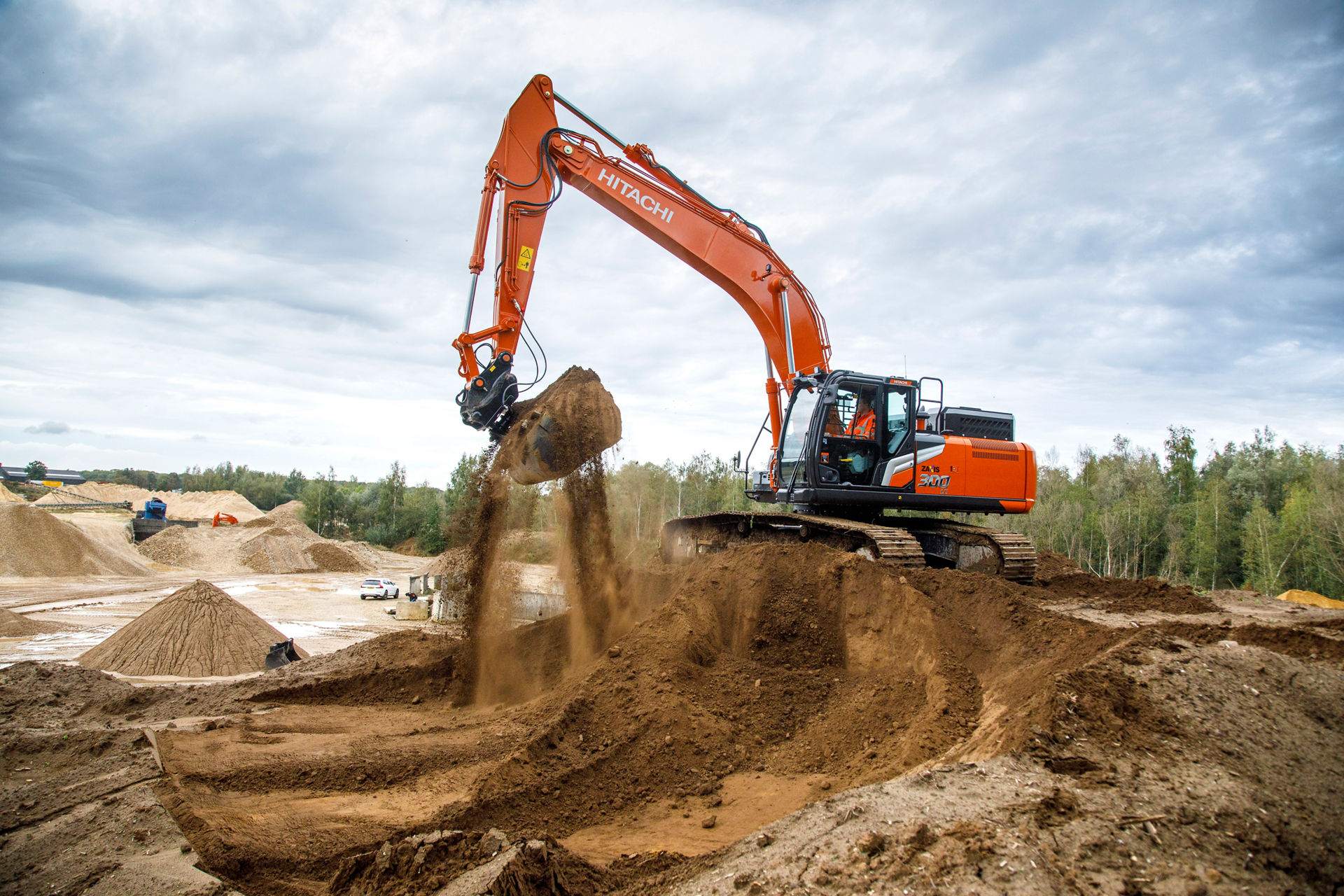 ZX300LC-7 / ZX300LCN-7 Medium Excavators - HitachiCM Europe