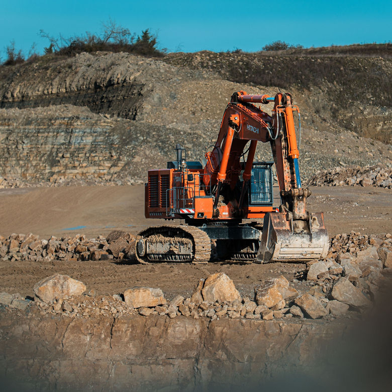 化石　C-37 Why Hitachi is an important provider for historic French limestone