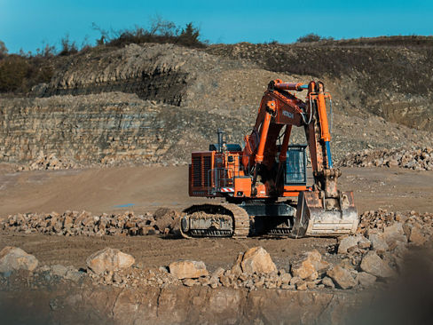 High-performing Hitachi excavator keeps Italian rail project on