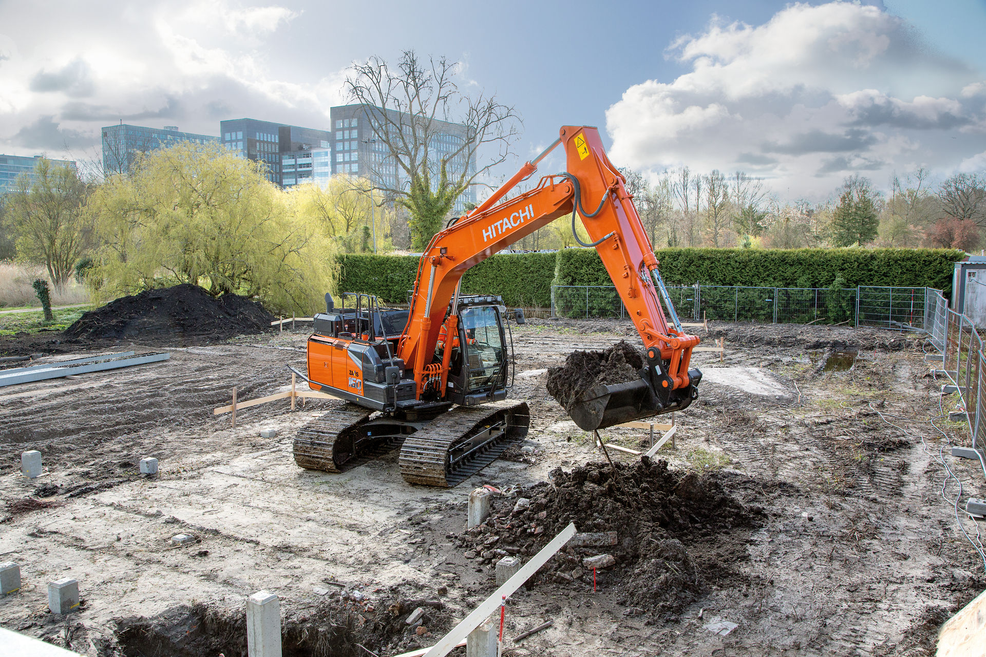 ZX160-7 Medium Excavators - HitachiCM Europe