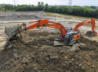 Hitachi_Excavator_ZX490LCH-6_4