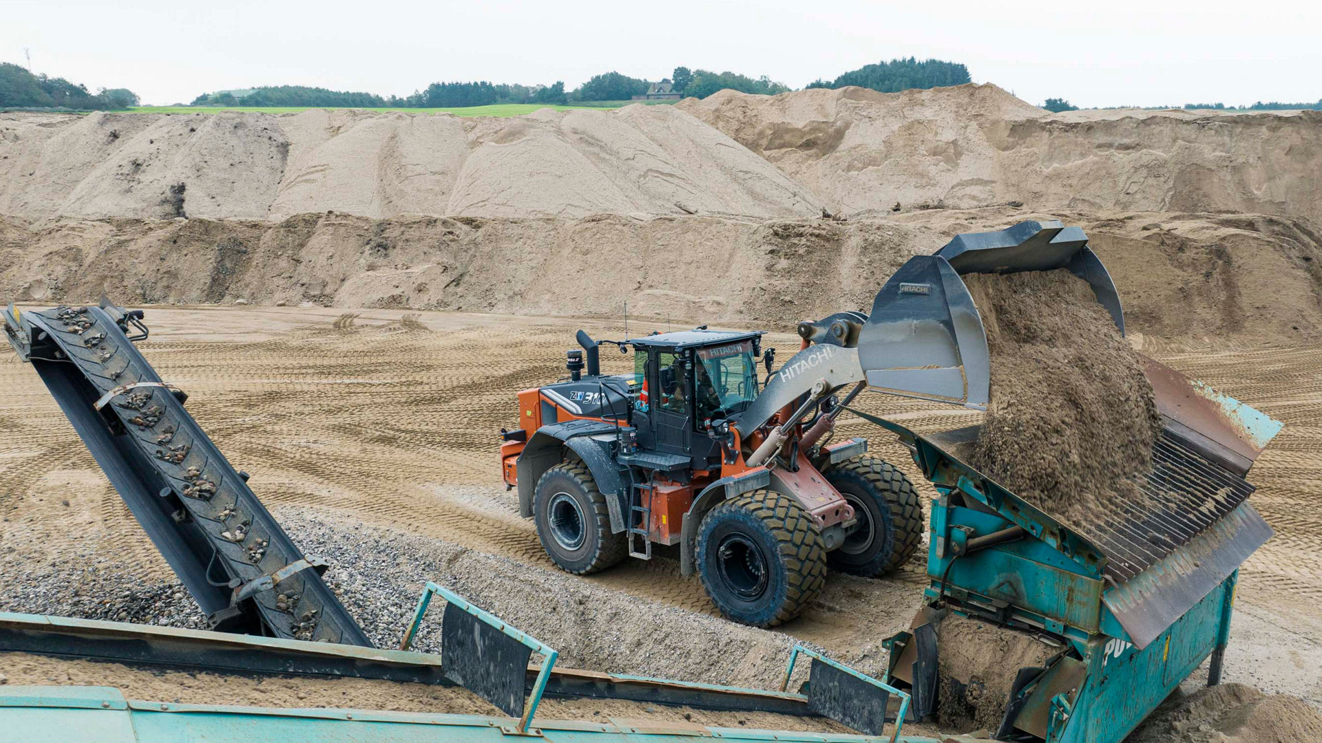 Hitachi_ZW310-