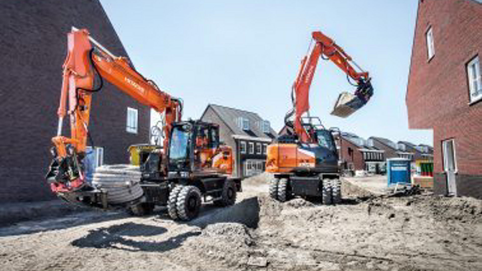 多人合作梅石圖 Create your vision with the new Hitachi Zaxis-7 wheeled