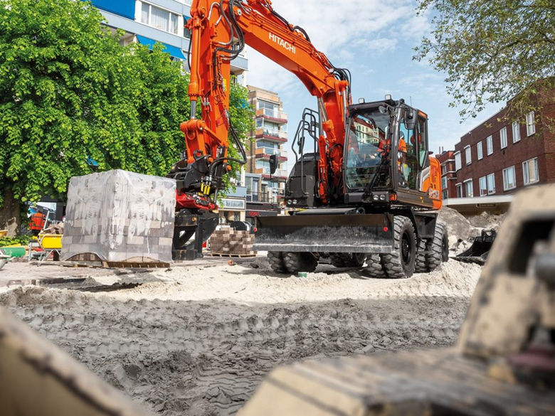 ◆Omachi◆ Hitachi expands wheeled excavator range with short-tail ZX135W-7