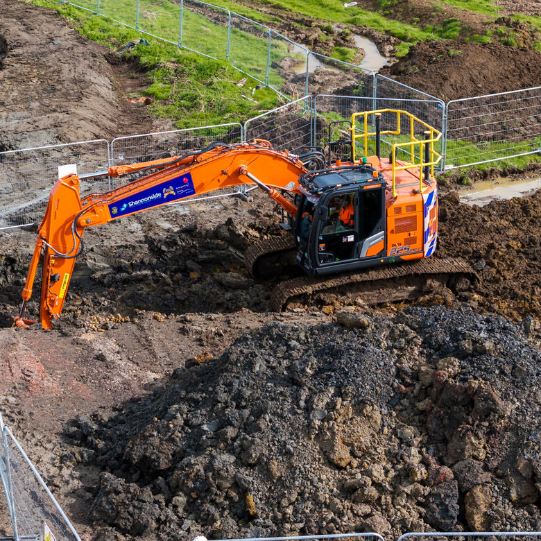 Hitachi_ZX225USLC_Shannonside:1-1