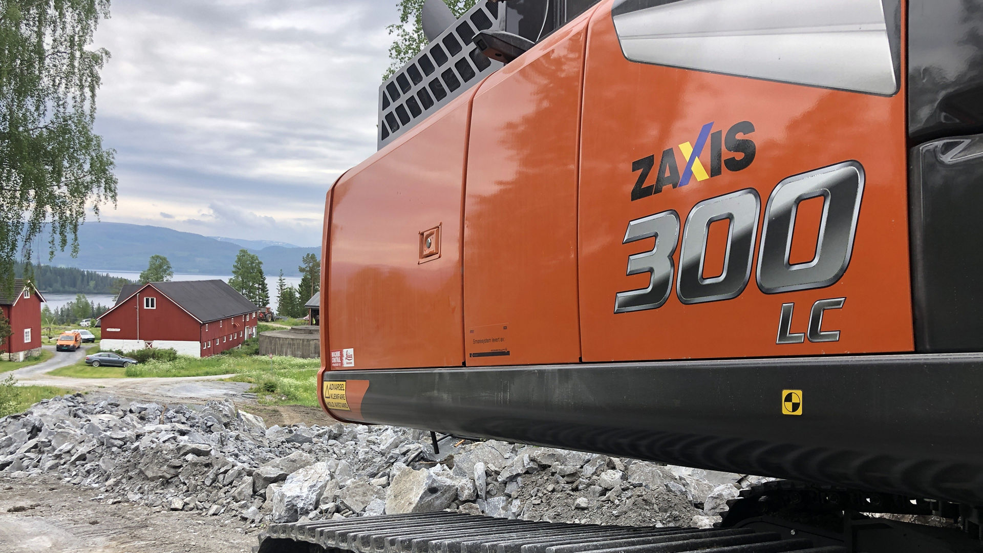 Hitachi_ZX300LC-7_rgb_04:16-9