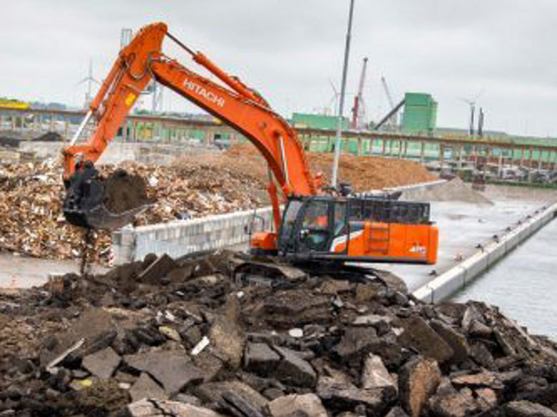 You're in control with Hitachi Zaxis-7 large excavators