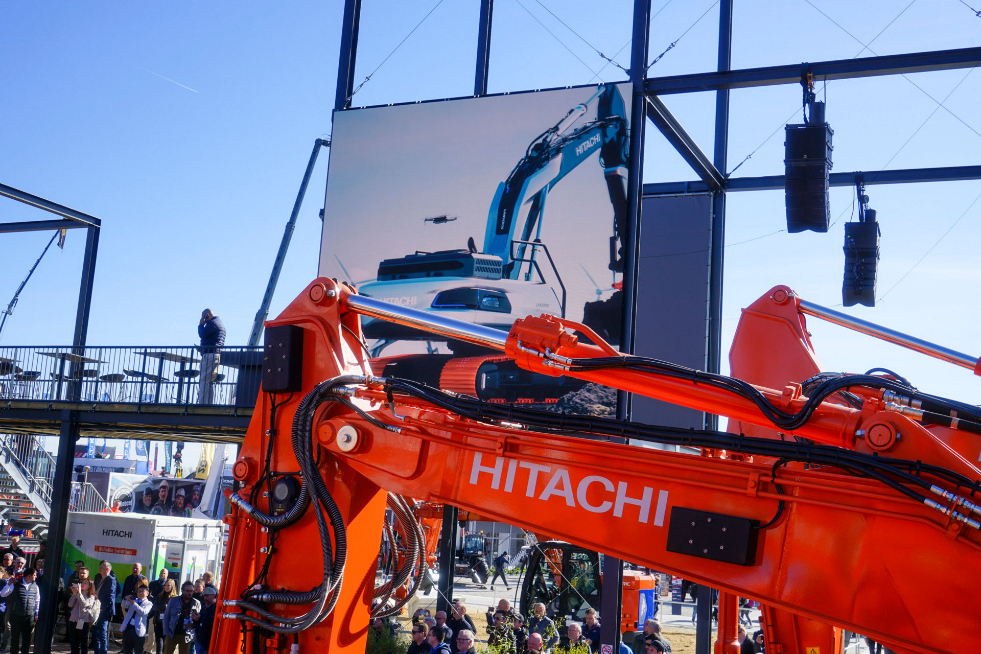 Hitachi Construction Machinery wordt LANDCROS