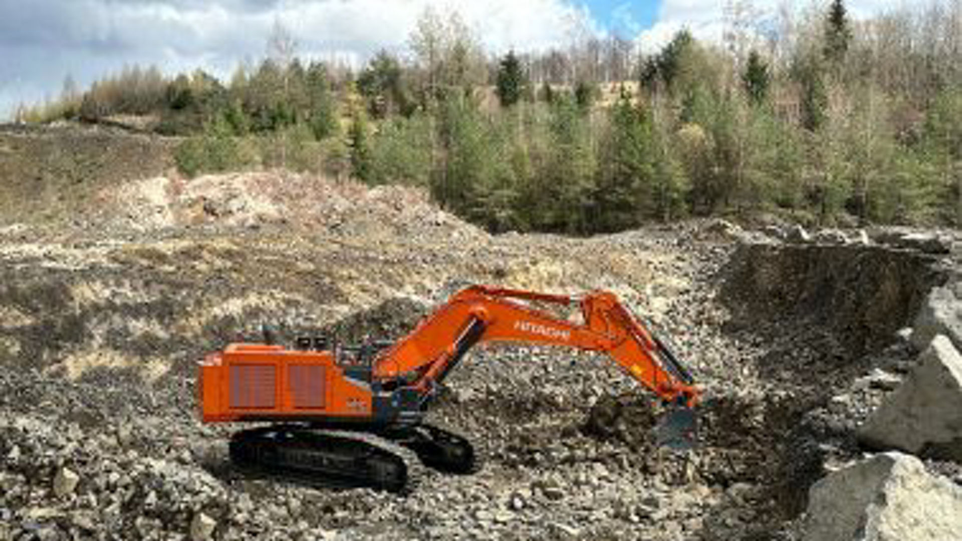 New Zaxis-7 excavator delivered to MHI Naturstein New Zaxis-7 excavator delivered to MHI Naturstein