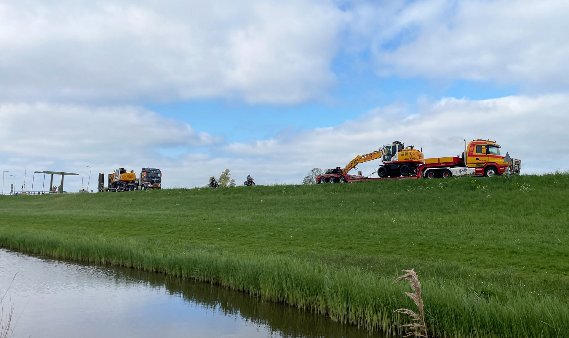 De machines hadden onderweg flink wat bekijks